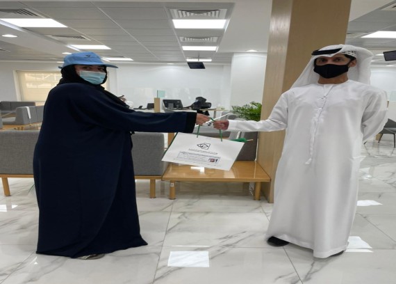 Celebrating employees at the Office of the Ministry in Abu Dhabi on the occasion of World Humanitarian Day